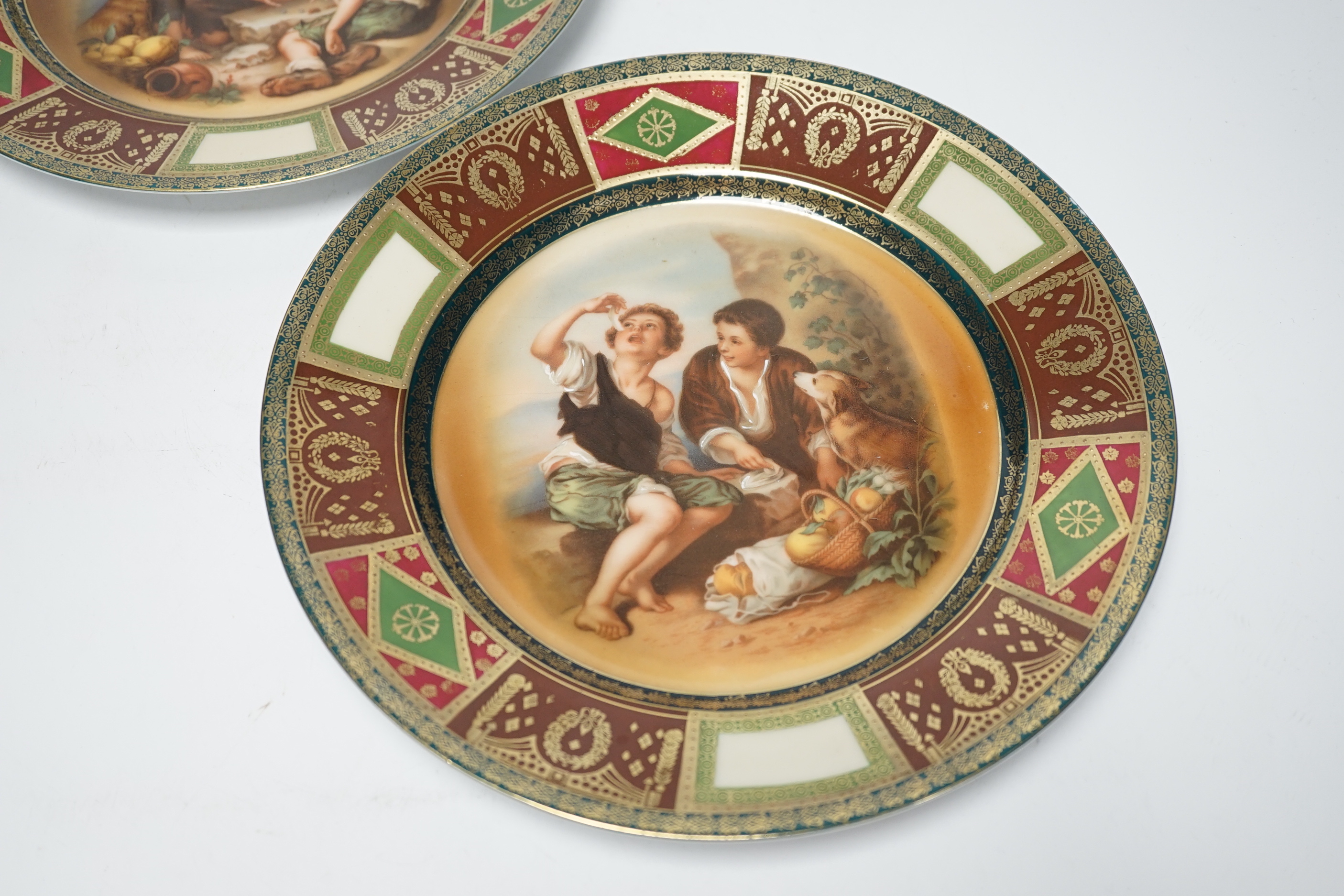 A pair of 'Hutschenreuther' cabinet plates, 24cm diameter